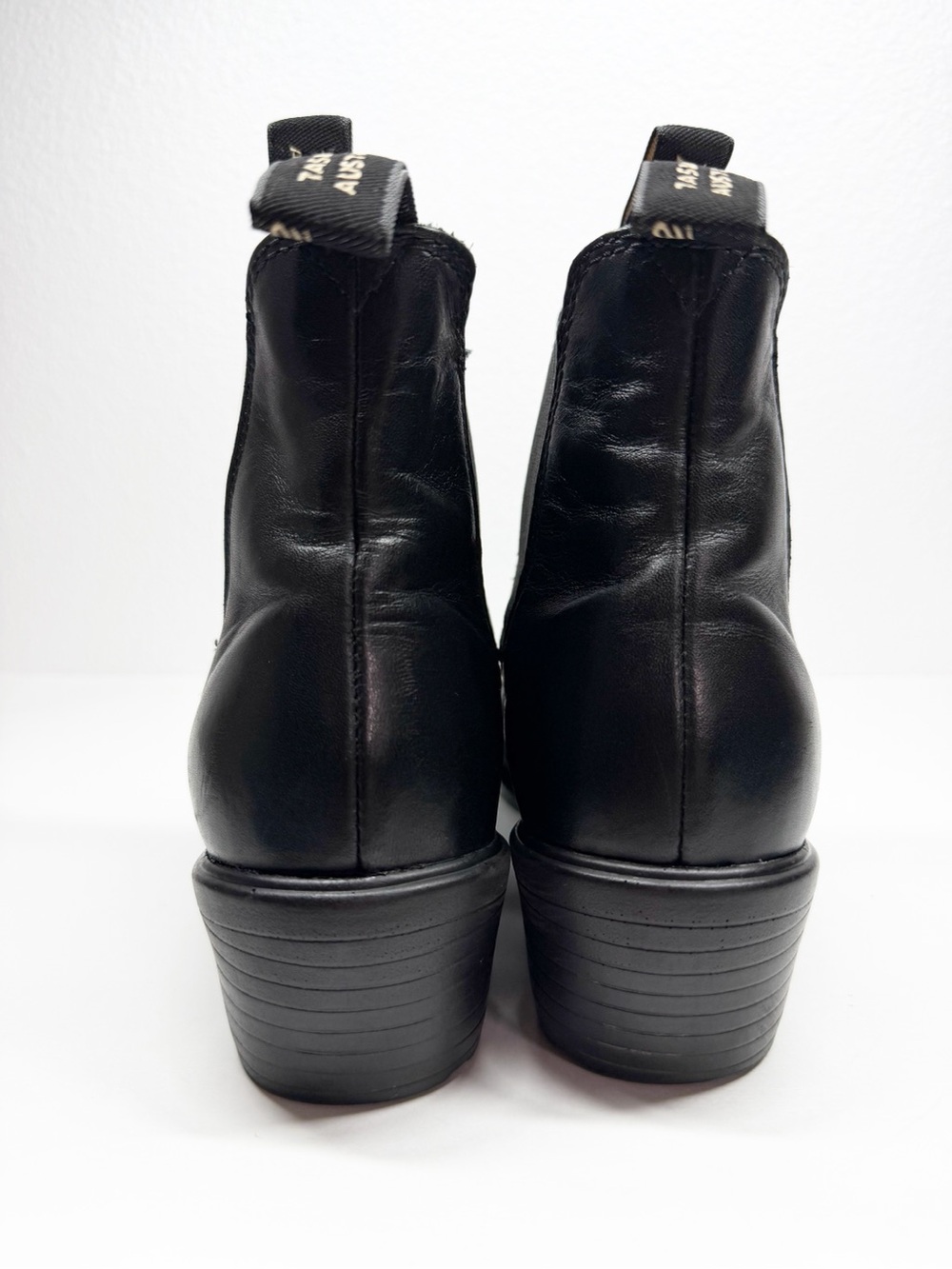 Blundstone Leather Heeled Chelsea Ankle Boots - Picture 8 of 11